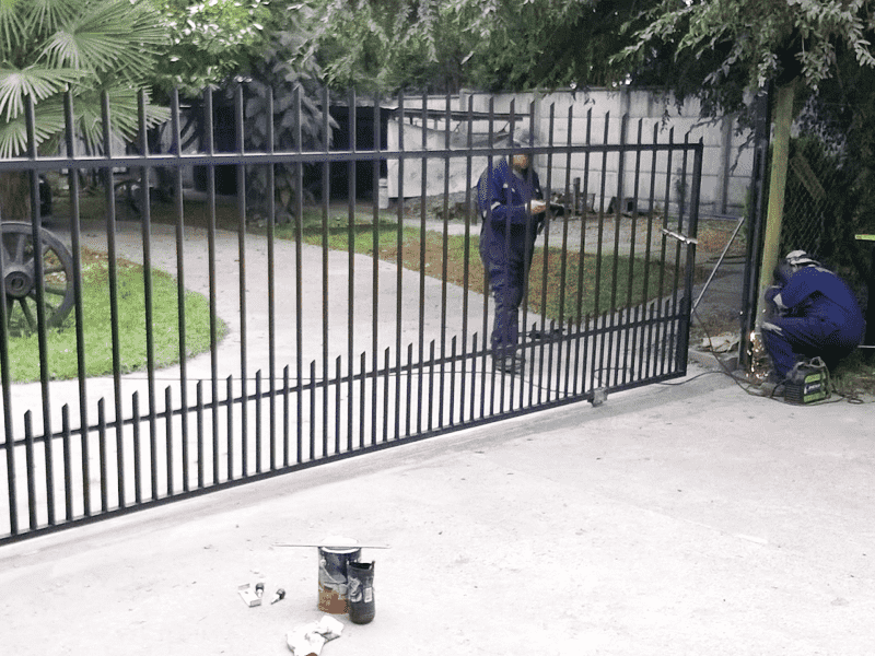 portones y puertas de acero